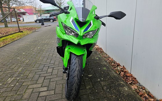 Neufahrzeug Kawasaki Ninja ZX-4RR - Bild 18