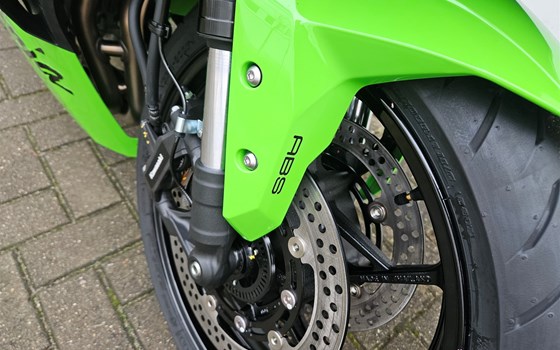 Neufahrzeug Kawasaki Ninja ZX-4RR - Bild 23
