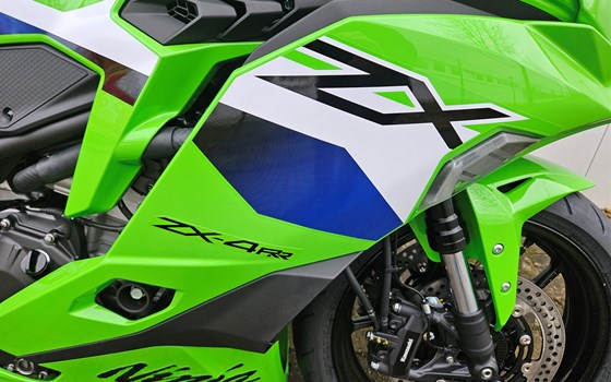 Neufahrzeug Kawasaki Ninja ZX-4RR - Bild 7