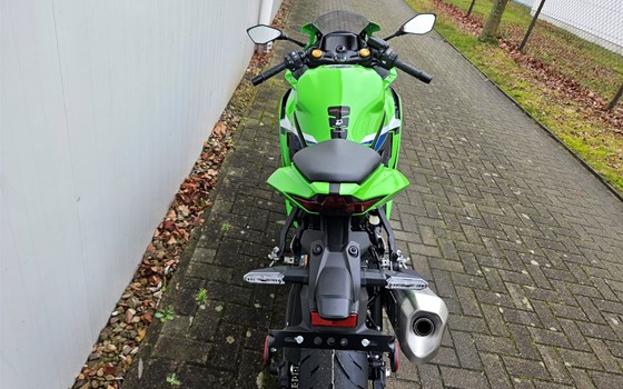 Neufahrzeug Kawasaki Ninja ZX-4RR - Bild 13