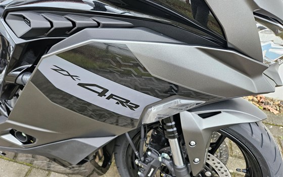 Neufahrzeug Kawasaki Ninja ZX-4RR - Bild 6