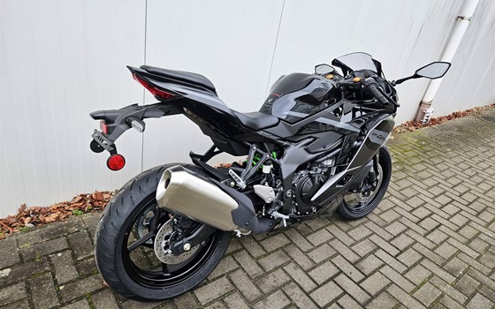 Neufahrzeug Kawasaki Ninja ZX-4RR - Bild 7