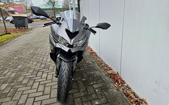 Neufahrzeug Kawasaki Ninja ZX-4RR - Bild 9