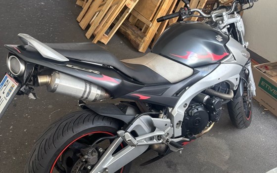 Gebrauchtmotorrad Suzuki GSR 600 - Bild 3 Gebrauchtmotorrad Suzuki GSR 600 - Bild 3