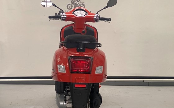 Gebrauchtmotorrad Vespa GTS 125 Super Sport - Bild 8