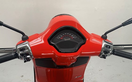 Gebrauchtmotorrad Vespa GTS 125 Super Sport - Bild 9