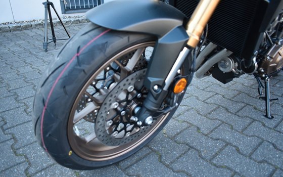 Gebrauchtmotorrad Honda CB650R E-Clutch - Bild 10