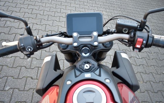 Gebrauchtmotorrad Honda CB650R E-Clutch - Bild 7