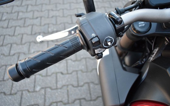 Gebrauchtmotorrad Honda CB650R E-Clutch - Bild 8