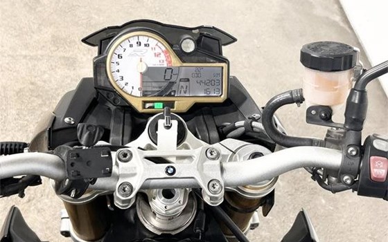 Gebrauchtmotorrad BMW S 1000 R - Bild 10 Gebrauchtmotorrad BMW S 1000 R - Bild 10