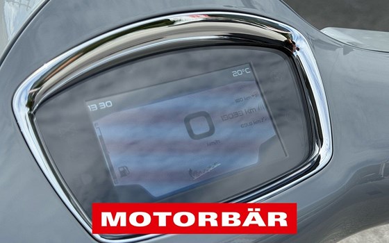 Gebrauchtmotorrad Vespa GTS 300 hpe Super Tech - Bild 10 Gebrauchtmotorrad Vespa GTS 300 hpe Super Tech - Bild 10