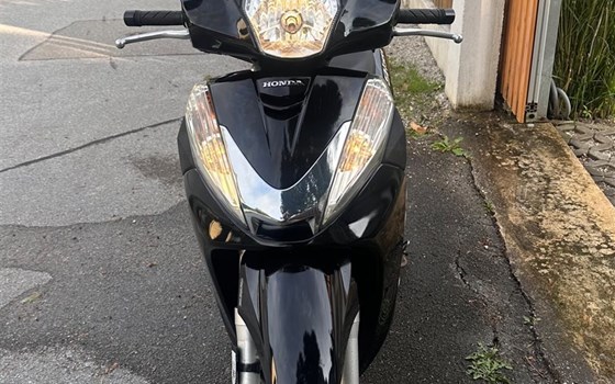 Gebrauchtmotorrad Honda SH300i - Bild 1 Gebrauchtmotorrad Honda SH300i - Bild 1