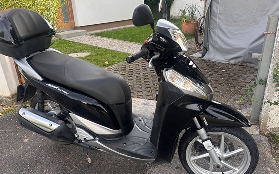Gebrauchtmotorrad Honda SH300i - Bild 2 Gebrauchtmotorrad Honda SH300i - Bild 2