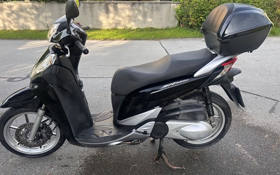 Gebrauchtmotorrad Honda SH300i - Bild 3 Gebrauchtmotorrad Honda SH300i - Bild 3