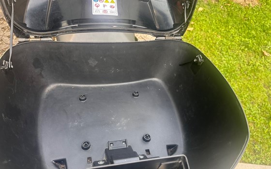 Gebrauchtmotorrad Honda SH300i - Bild 6 Gebrauchtmotorrad Honda SH300i - Bild 6