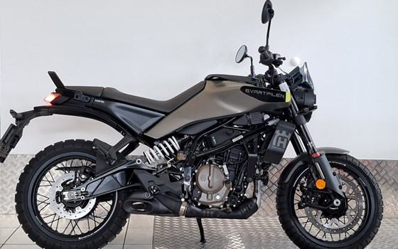 Gebrauchtmotorrad Husqvarna Svartpilen 125 - Bild 2 Gebrauchtmotorrad Husqvarna Svartpilen 125 - Bild 2