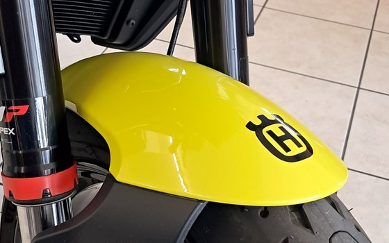 Gebrauchtmotorrad Husqvarna Vitpilen 801 - Bild 11 Gebrauchtmotorrad Husqvarna Vitpilen 801 - Bild 11