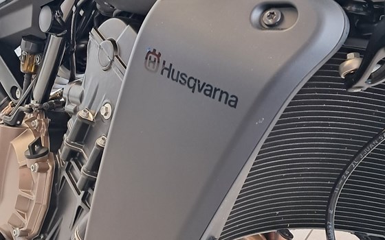 Gebrauchtmotorrad Husqvarna Vitpilen 801 - Bild 15 Gebrauchtmotorrad Husqvarna Vitpilen 801 - Bild 15