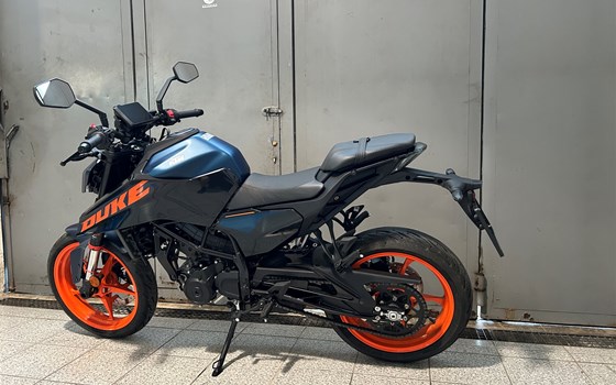 Gebrauchtmotorrad KTM 125 Duke - Bild 2 Gebrauchtmotorrad KTM 125 Duke - Bild 2