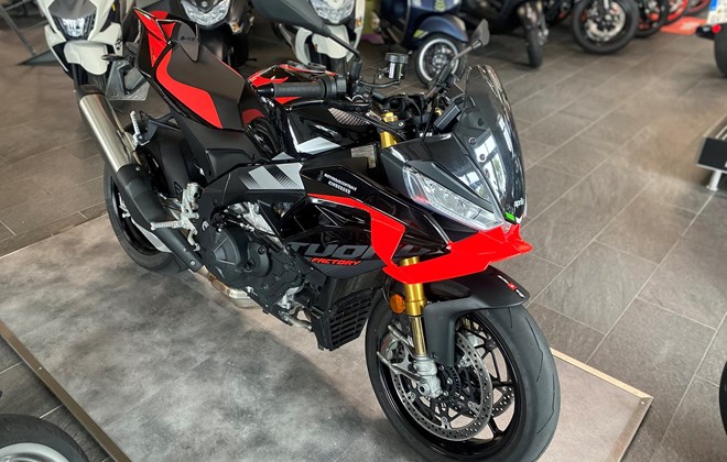 Aprilia Tuono V4 1100 Factory