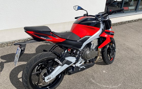 Gebrauchtmotorrad Aprilia Tuono 457 - Bild 4