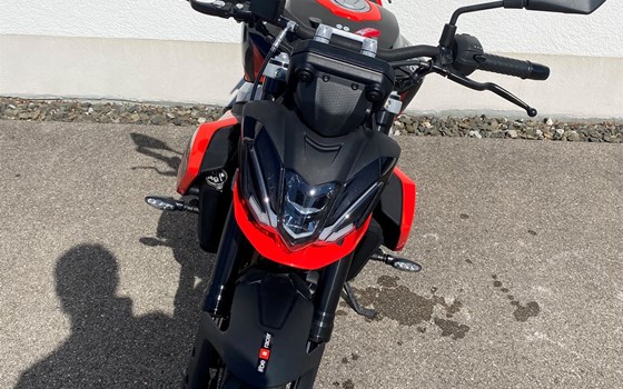 Gebrauchtmotorrad Aprilia Tuono 457 - Bild 7