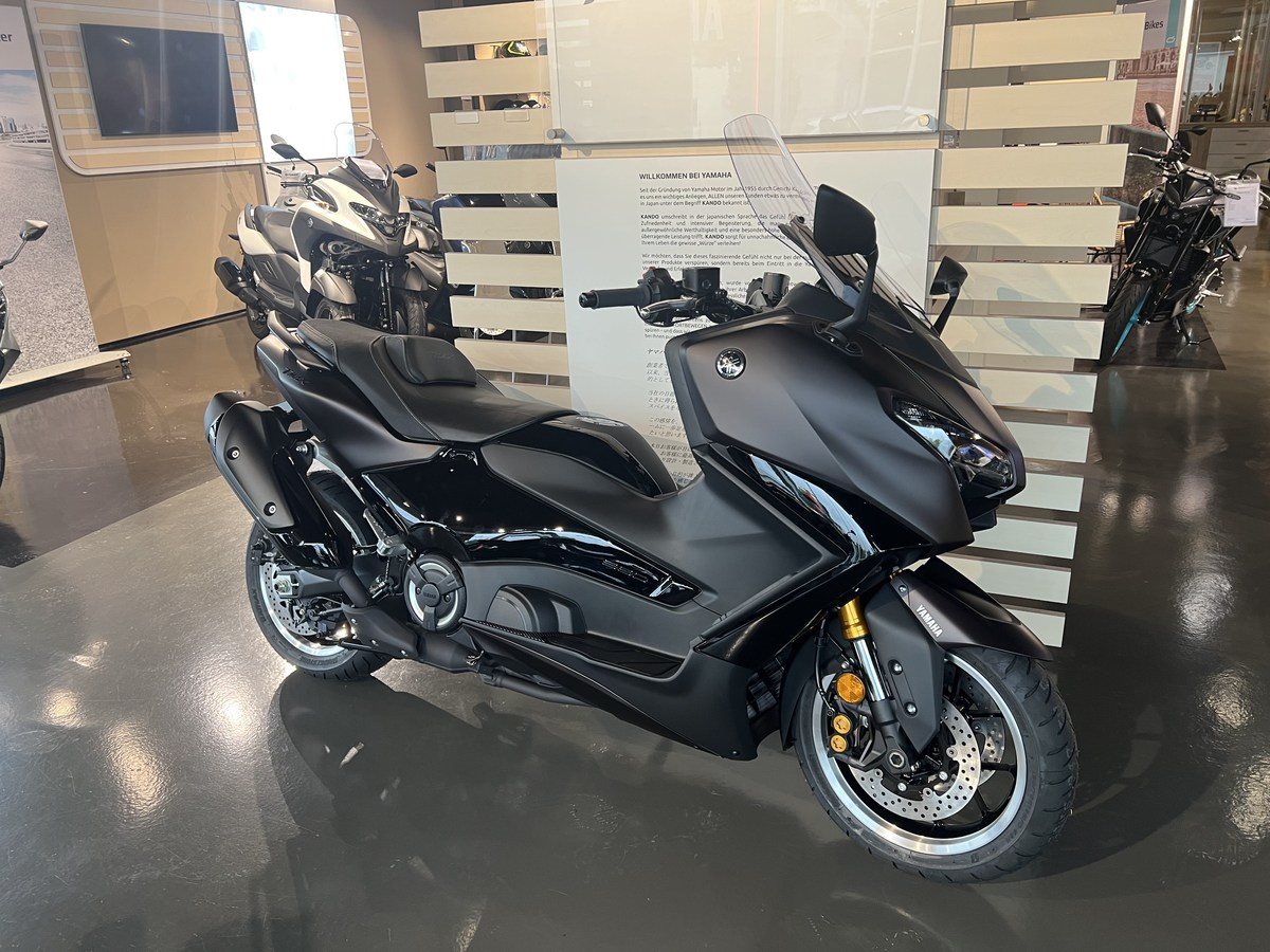 Yamaha TMAX Tech MAX 
