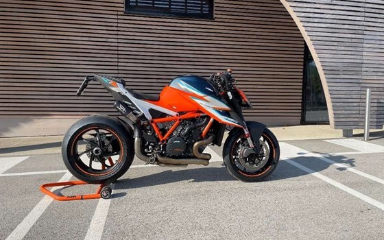 Gebrauchtmotorrad KTM 1290 Super Duke RR - Bild 1 Gebrauchtmotorrad KTM 1290 Super Duke RR - Bild 1