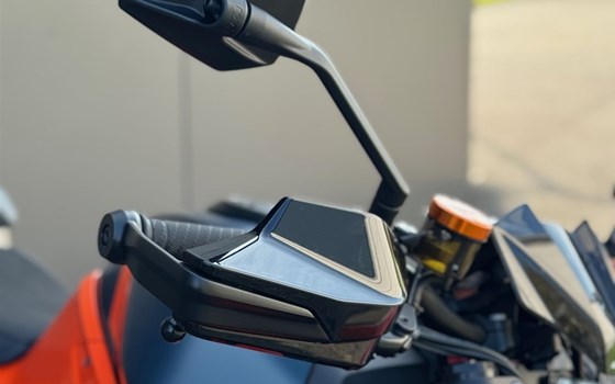 Gebrauchtmotorrad KTM 1290 Super Duke R - Bild 4 Gebrauchtmotorrad KTM 1290 Super Duke R - Bild 4
