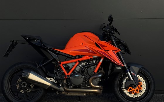 Gebrauchtmotorrad KTM 1390 Super Duke R EVO - Bild 1 Gebrauchtmotorrad KTM 1390 Super Duke R EVO - Bild 1