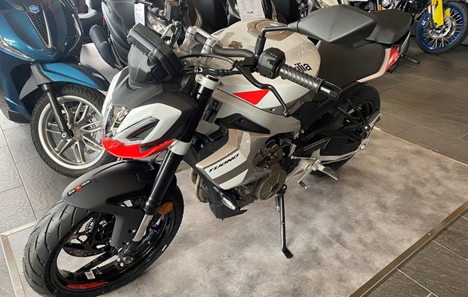 Aprilia Tuono 457