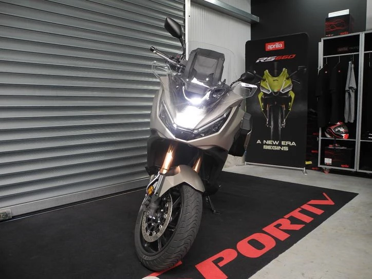 Offer Honda NT1100 DCT Electronic Suspension Bild 3: Offer Honda NT1100 DCT Electronic Suspension