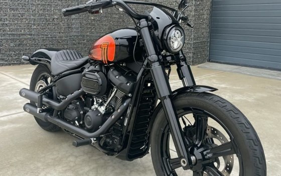 Gebrauchtmotorrad Harley-Davidson Softail Street Bob 114 FXBBS - Bild 4