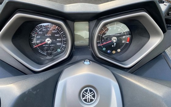 Gebrauchtmotorrad Yamaha XMAX 400 - Bild 6