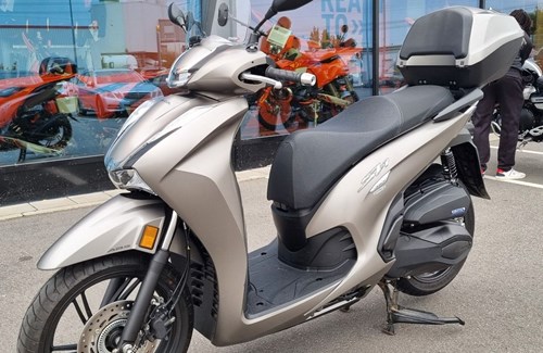 Gebrauchtmotorrad Honda SH350i