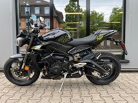 Gebrauchtmotorrad Triumph Street Triple RS * Phantom Black 2025 * NEU