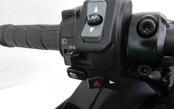 Gebrauchtmotorrad Kawasaki Ninja ZX-4RR - Bild 20