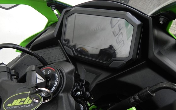 Gebrauchtmotorrad Kawasaki Ninja ZX-4RR - Bild 21