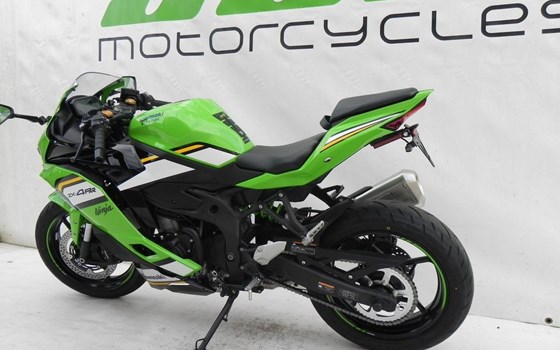 Gebrauchtmotorrad Kawasaki Ninja ZX-4RR - Bild 3