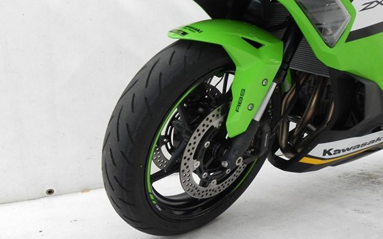 Gebrauchtmotorrad Kawasaki Ninja ZX-4RR - Bild 6