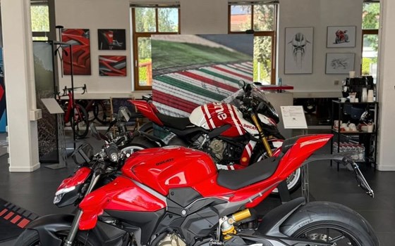 Gebrauchtmotorrad Ducati Streetfighter V4 - Bild 1