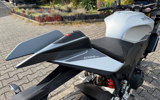 Neufahrzeug Aprilia Tuono V4 1100 RR - Bild 9