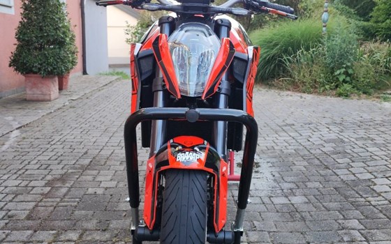 Gebrauchtmotorrad KTM 1290 Super Duke - Bild 4 Gebrauchtmotorrad KTM 1290 Super Duke - Bild 4