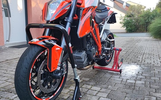 Gebrauchtmotorrad KTM 1290 Super Duke - Bild 1 Gebrauchtmotorrad KTM 1290 Super Duke - Bild 1