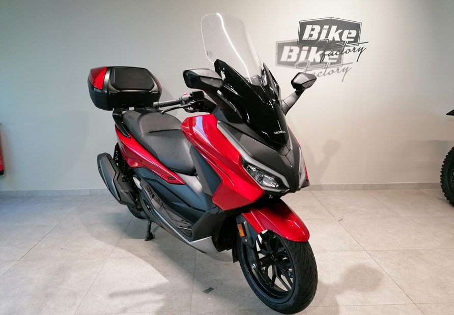 Honda Forza 350 (rot)