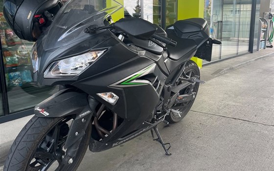 Gebrauchtmotorrad Kawasaki Ninja 300 - Bild 3 Gebrauchtmotorrad Kawasaki Ninja 300 - Bild 3