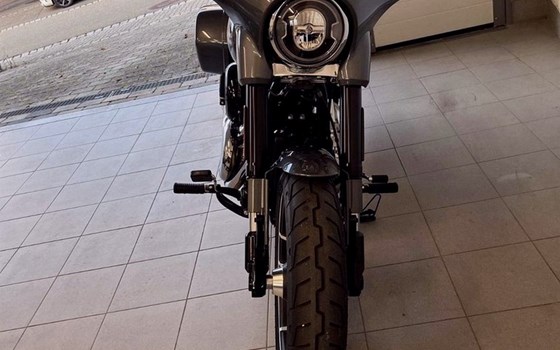 Gebrauchtmotorrad Harley-Davidson Softail Sport Glide FLSB - Bild 5