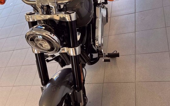 Gebrauchtmotorrad Harley-Davidson Softail Sport Glide FLSB - Bild 7