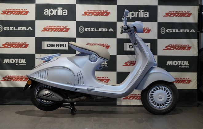Vespa 946 Snake