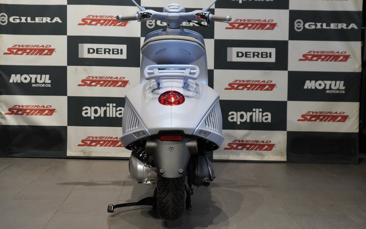 Zum Vergrößern bitte anklicken! Angebot Vespa 946 Snake